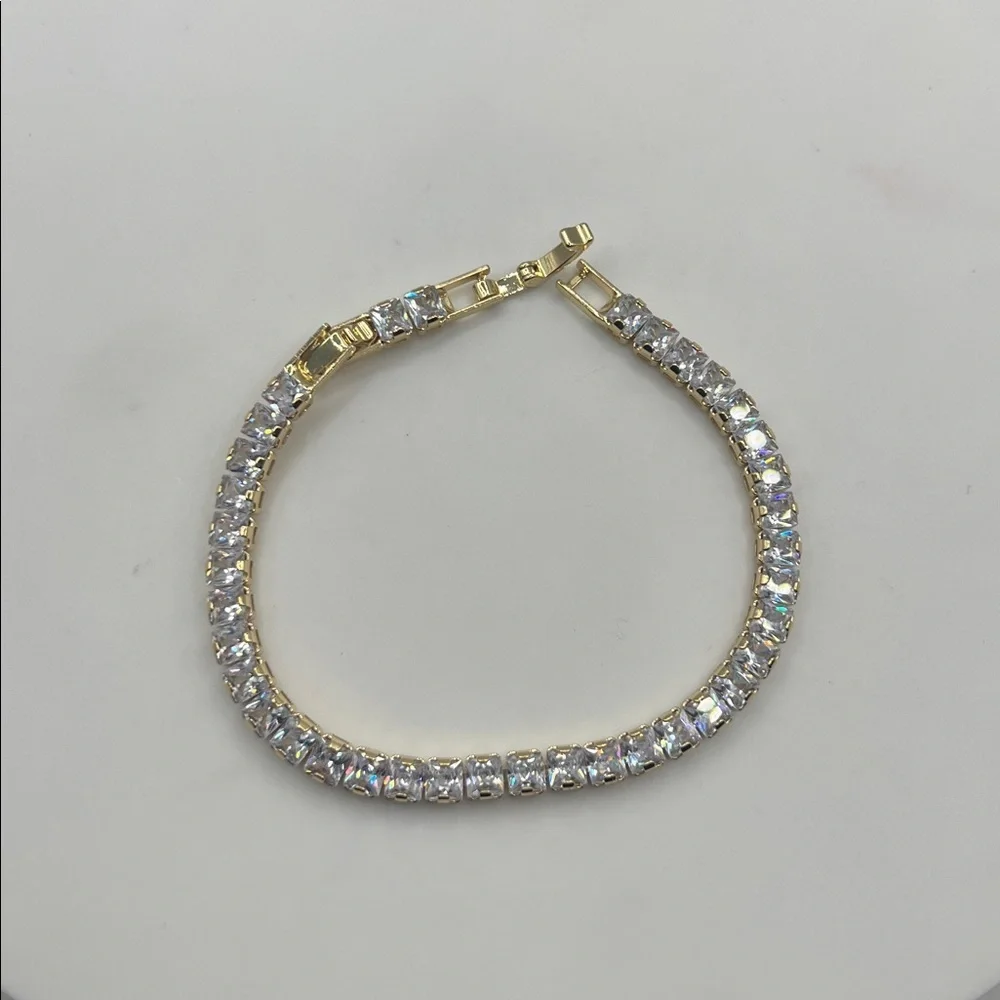 1188. Elegant Crystal & 14k Gold Plated Bracelet. 6.5” with 1” extender.